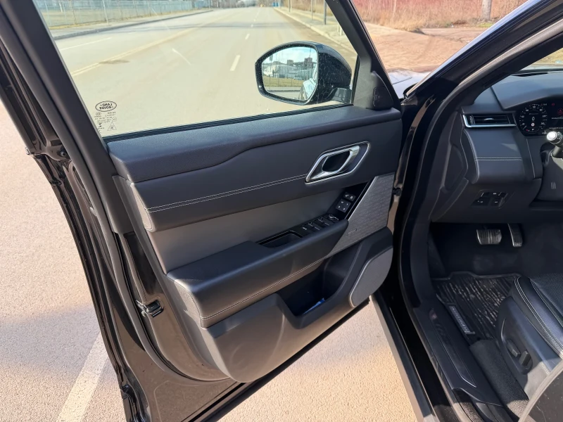 Land Rover Range Rover Velar 3.0 d black edition перфектен, снимка 8 - Автомобили и джипове - 53366105