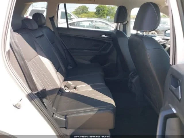 VW Tiguan 2.0T SE  - изображение 10