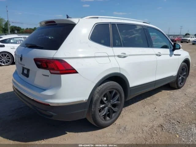 VW Tiguan 2.0T SE  - изображение 4