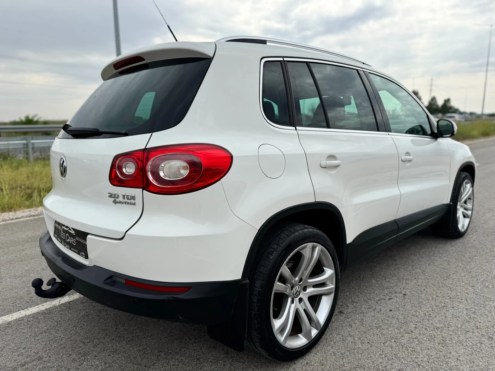 VW Tiguan 2.0 TDI / R LINE / 4MOTION / NAVI / FACE / XENON - изображение 8