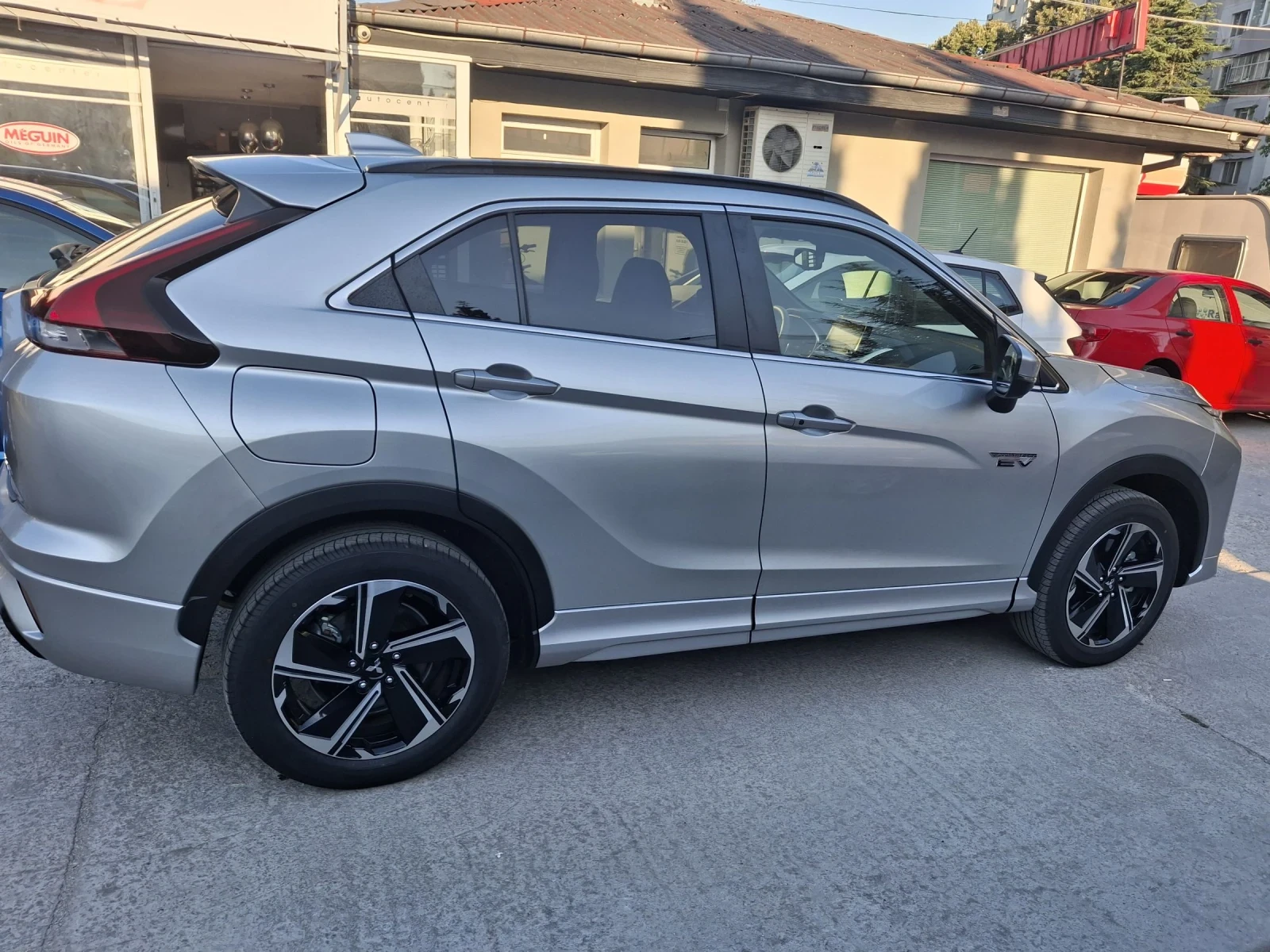 Mitsubishi Eclipse Cross 2.4 PHEV НОВ ФУЛЛ - изображение 7