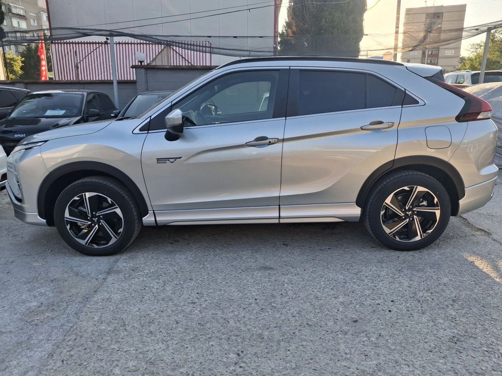 Mitsubishi Eclipse Cross 2.4 PHEV НОВ ФУЛЛ - изображение 8