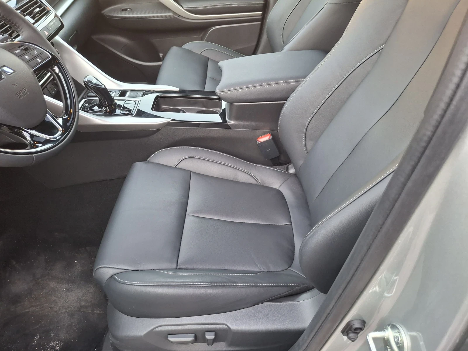 Mitsubishi Eclipse Cross 2.4 PHEV НОВ ФУЛЛ - изображение 10
