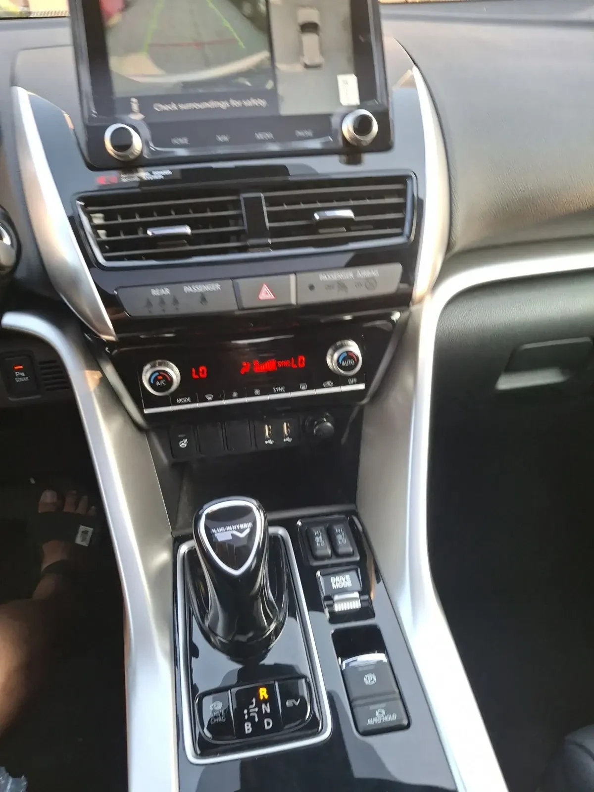 Mitsubishi Eclipse Cross 2.4 PHEV НОВ ФУЛЛ - изображение 9