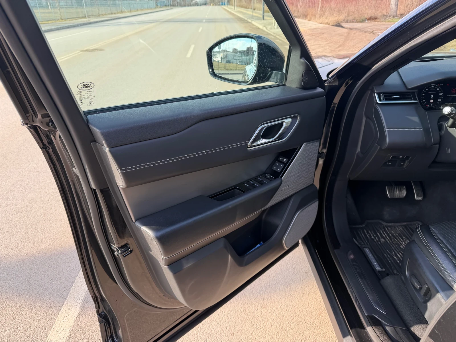 Land Rover Range Rover Velar 3.0 d black edition перфектен - изображение 8