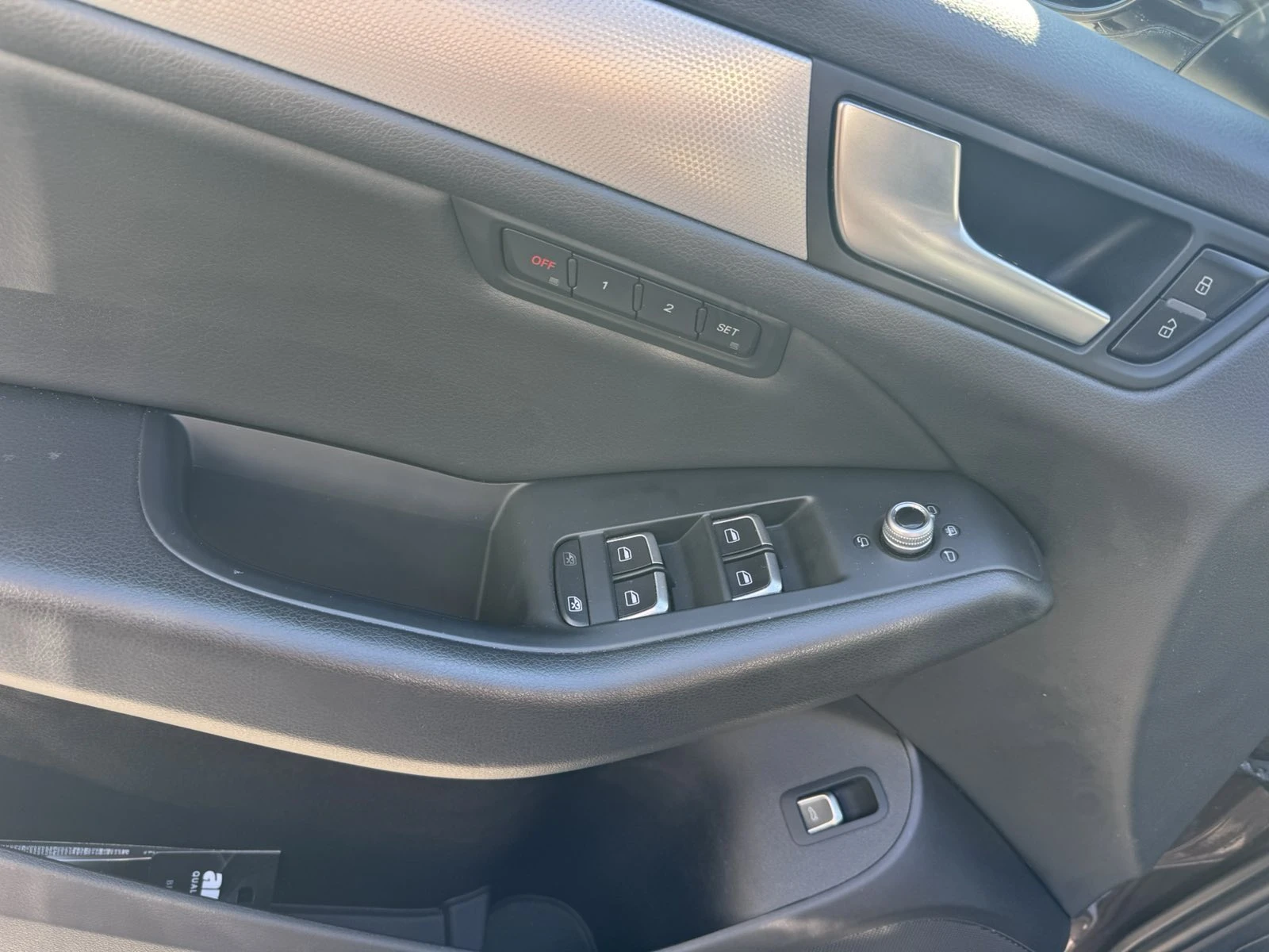 Audi Q5 2.0T quattro, снимка 8 - Автомобили и джипове - 54401759