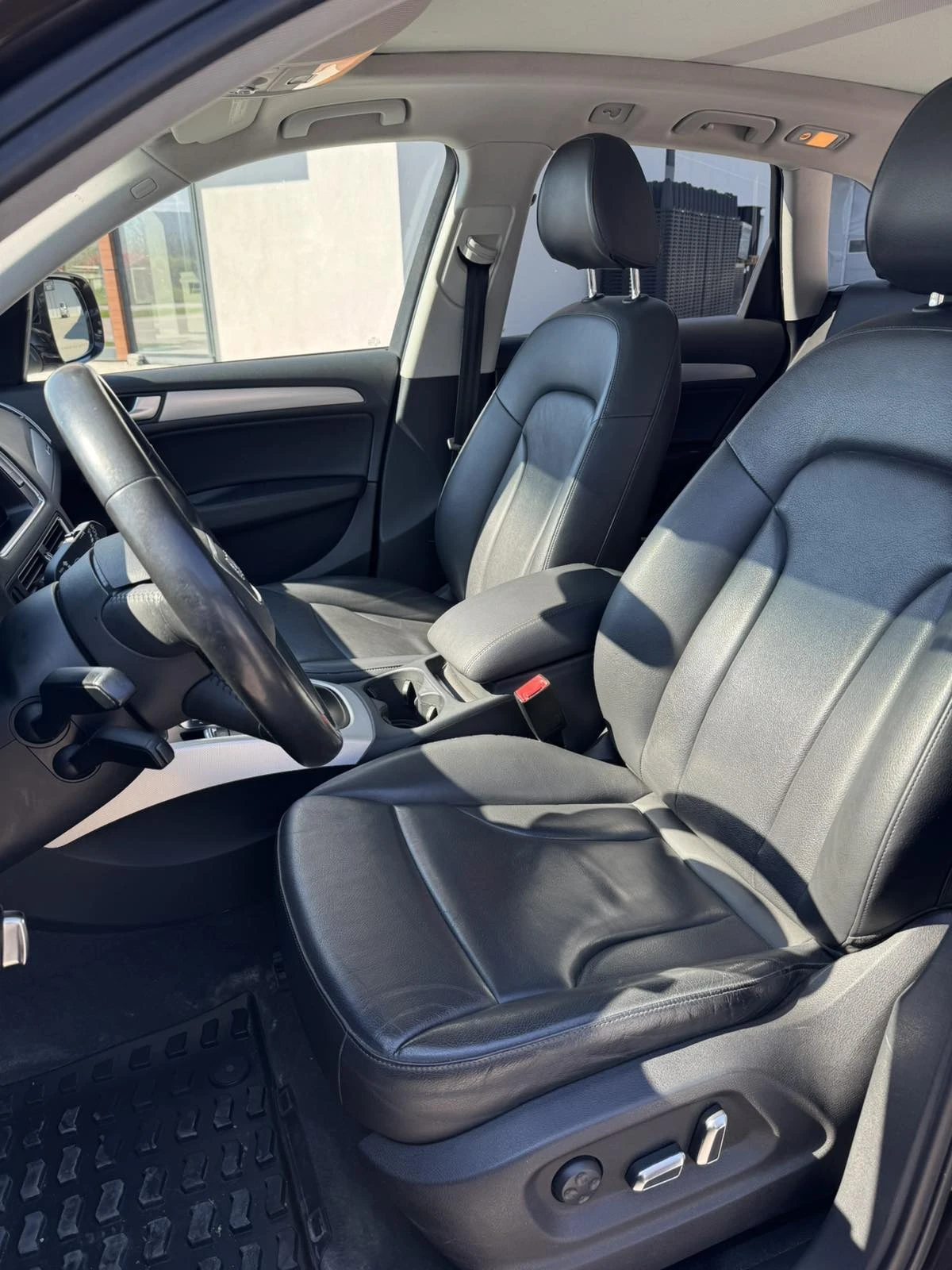 Audi Q5 2.0T quattro, снимка 9 - Автомобили и джипове - 54401759
