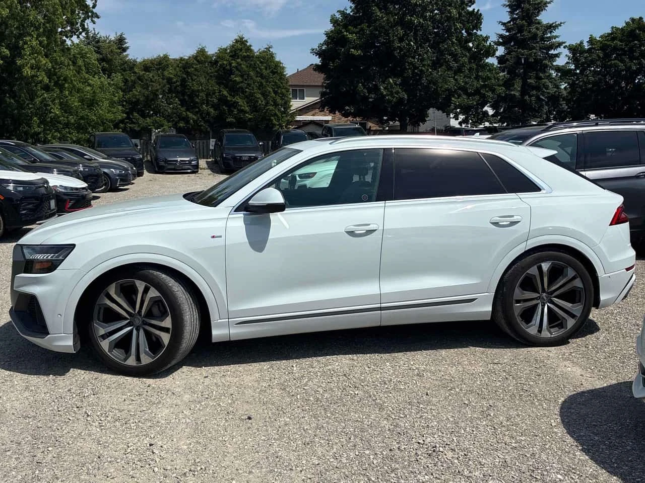 Audi Q8 | Technik | DISTRONIC | ОБДУХВАНЕ | B&O | , снимка 2 - Автомобили и джипове - 54796549