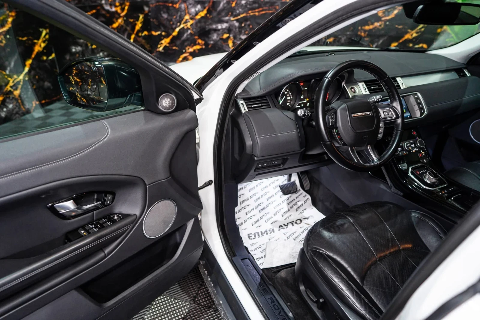 Land Rover Range Rover Evoque 2.2D LED NAVI BLACK LINE ЛИЗИНГ 100%, снимка 11 - Автомобили и джипове - 55009159