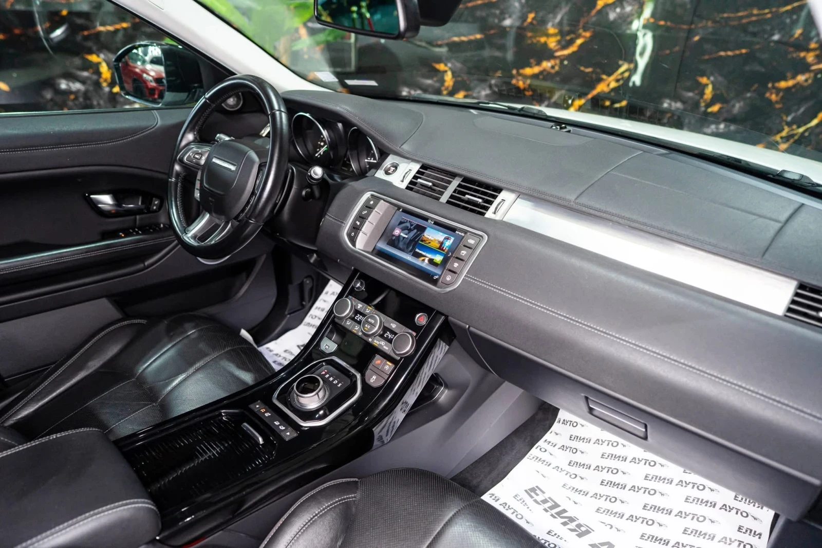 Land Rover Range Rover Evoque 2.2D LED NAVI BLACK LINE ЛИЗИНГ 100%, снимка 13 - Автомобили и джипове - 55009159