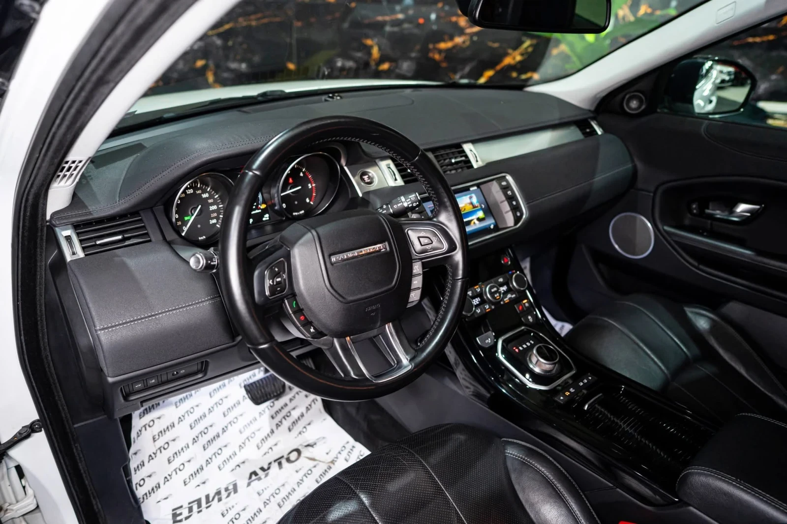 Land Rover Range Rover Evoque 2.2D LED NAVI BLACK LINE ЛИЗИНГ 100%, снимка 12 - Автомобили и джипове - 55009159