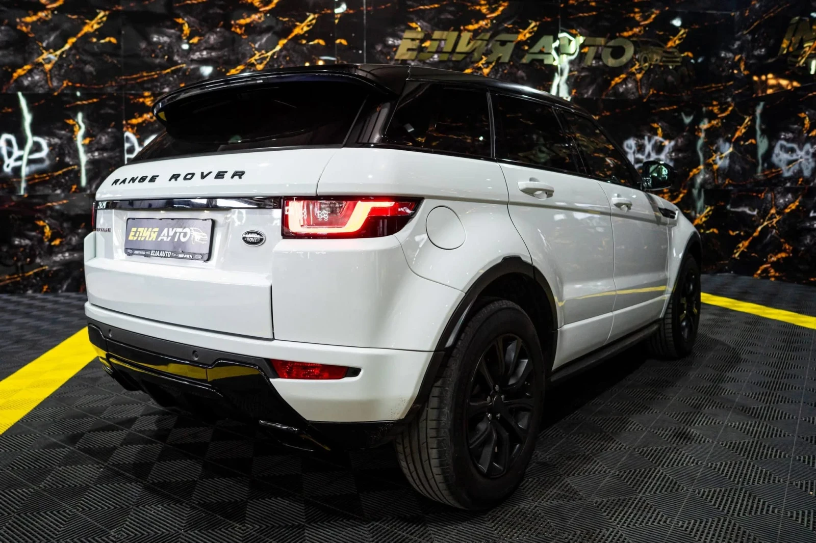Land Rover Range Rover Evoque 2.2D LED NAVI BLACK LINE ЛИЗИНГ 100%, снимка 10 - Автомобили и джипове - 55009159