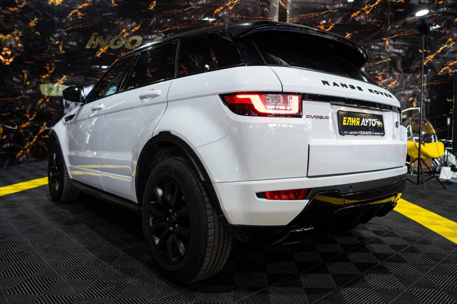 Land Rover Range Rover Evoque 2.2D LED NAVI BLACK LINE ЛИЗИНГ 100%, снимка 6 - Автомобили и джипове - 55009159