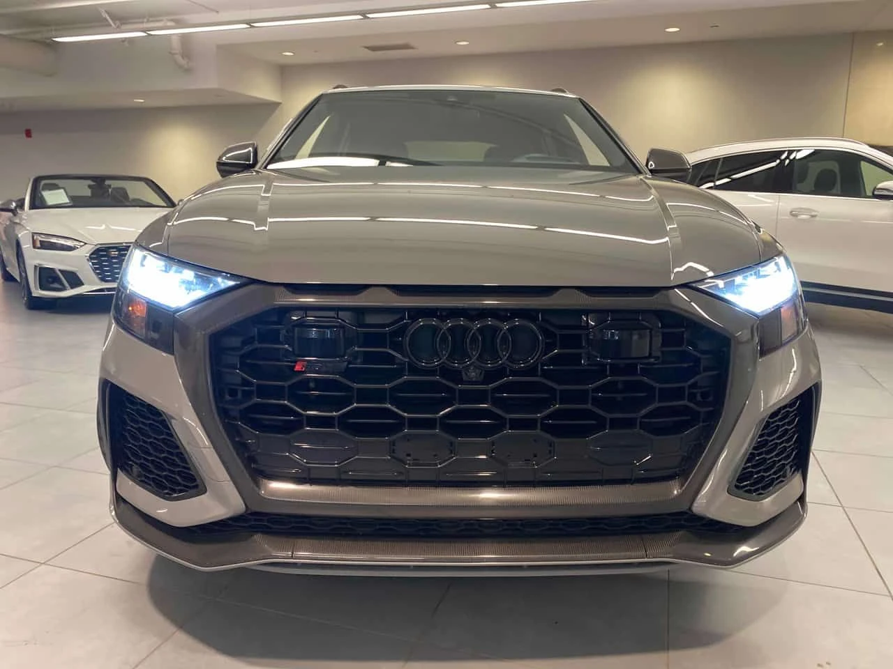 Audi RSQ8 * 4.0 TFSI quattro * CARFAX * ОПЦИЯ ЗА ФИНАНСИРАНЕ, снимка 6 - Автомобили и джипове - 55723892