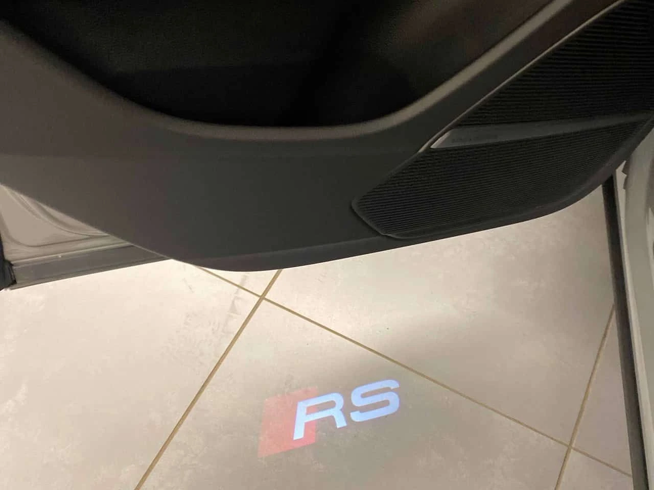 Audi RSQ8 * 4.0 TFSI quattro * CARFAX * ОПЦИЯ ЗА ФИНАНСИРАНЕ, снимка 12 - Автомобили и джипове - 55723892