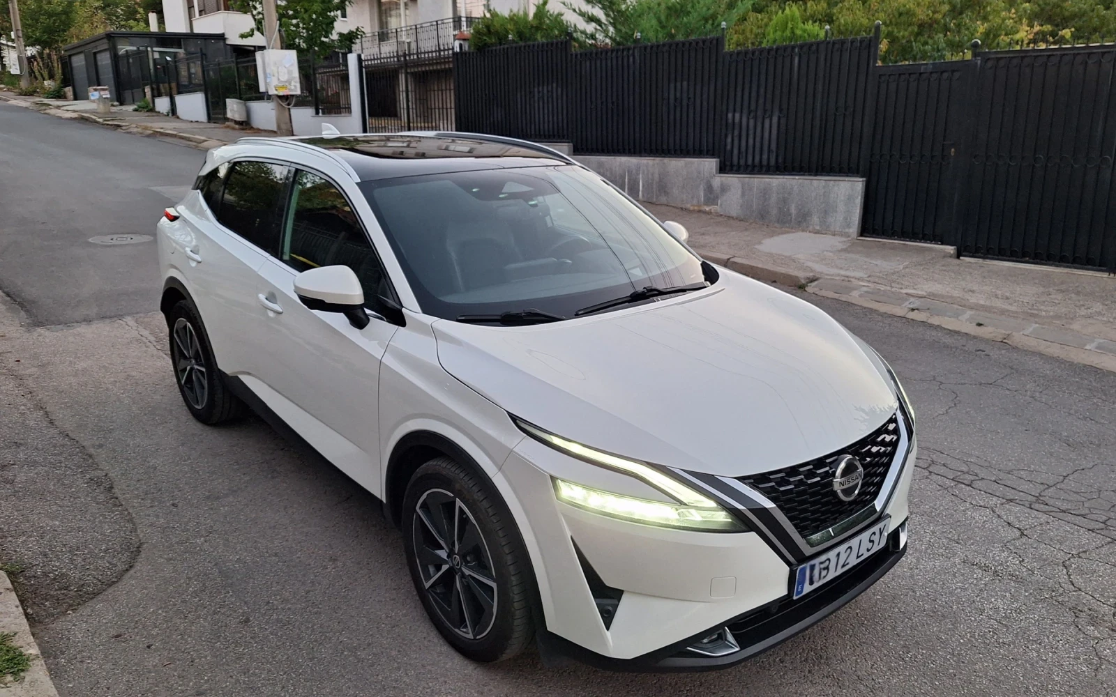 Nissan Qashqai Hybrid 158кс Tekna+ 4x4 Автоматик Xtronic, снимка 15 - Автомобили и джипове - 56154804