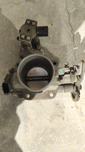 Дроселова клапа за Мазда , снимка 1 - Части - 45821127