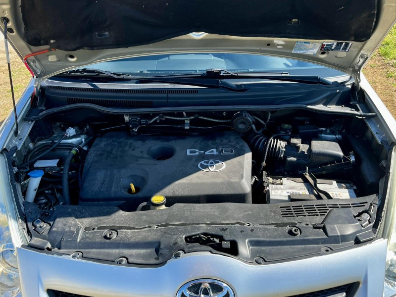 Toyota Corolla verso 2.2 D4D, снимка 13 - Автомобили и джипове - 46425877