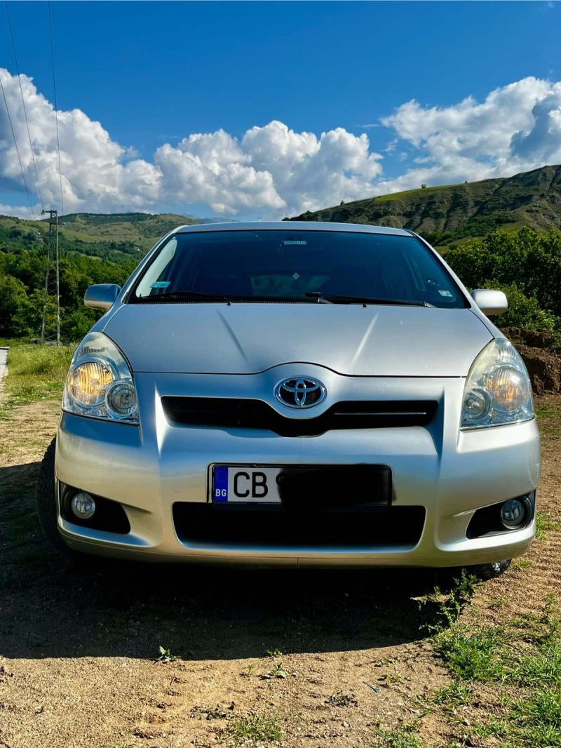 Toyota Corolla verso 2.2 D4D, снимка 1 - Автомобили и джипове - 46425877
