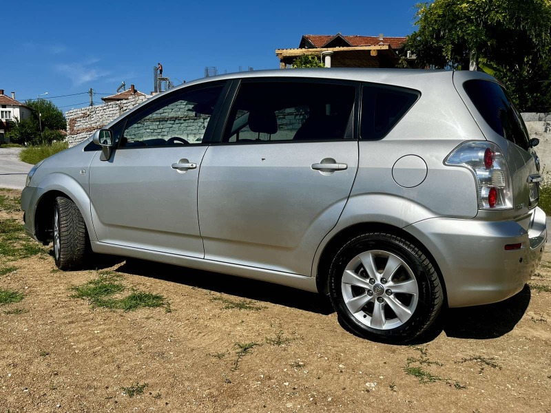 Toyota Corolla verso 2.2 D4D, снимка 4 - Автомобили и джипове - 46425877