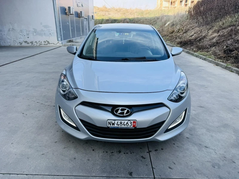 Hyundai I30 1.6i Automat, снимка 3 - Автомобили и джипове - 48042827