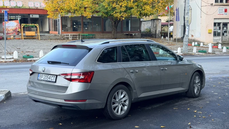 Skoda Superb, снимка 2 - Автомобили и джипове - 52202202
