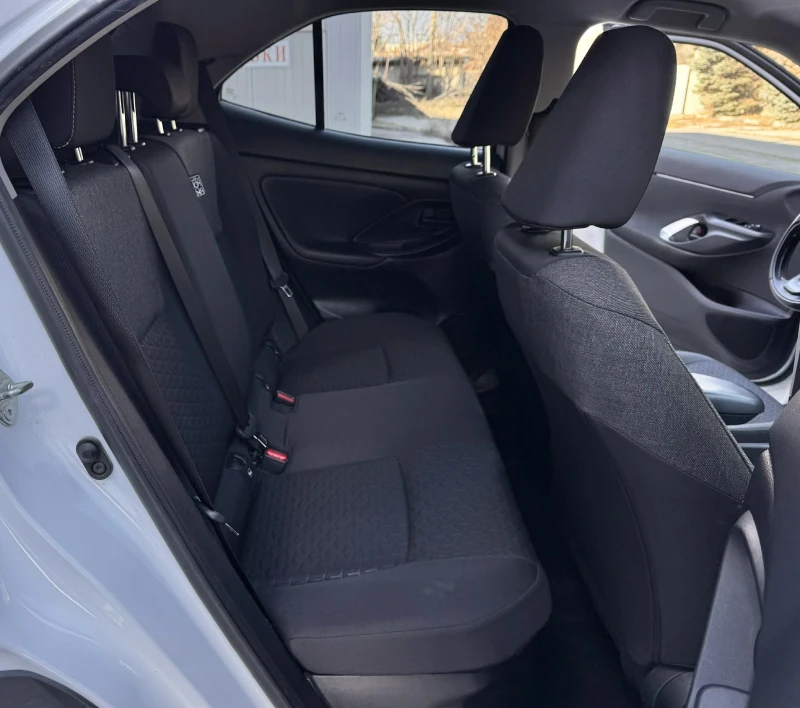 Toyota Yaris Cross 4x4/гаранционен автомобил, снимка 13 - Автомобили и джипове - 53532926