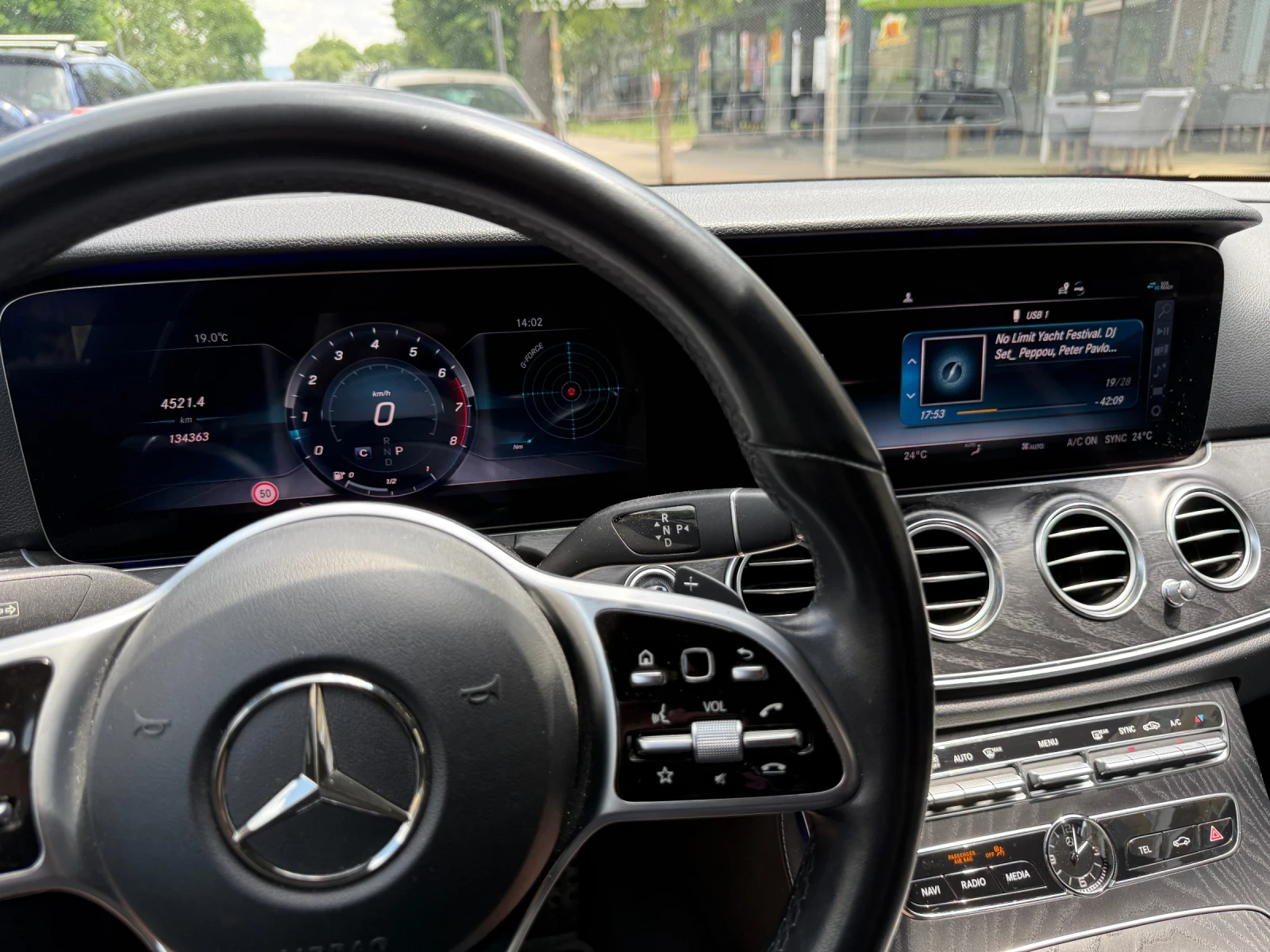 Mercedes-Benz E 200 4Matic Sport Style - изображение 8