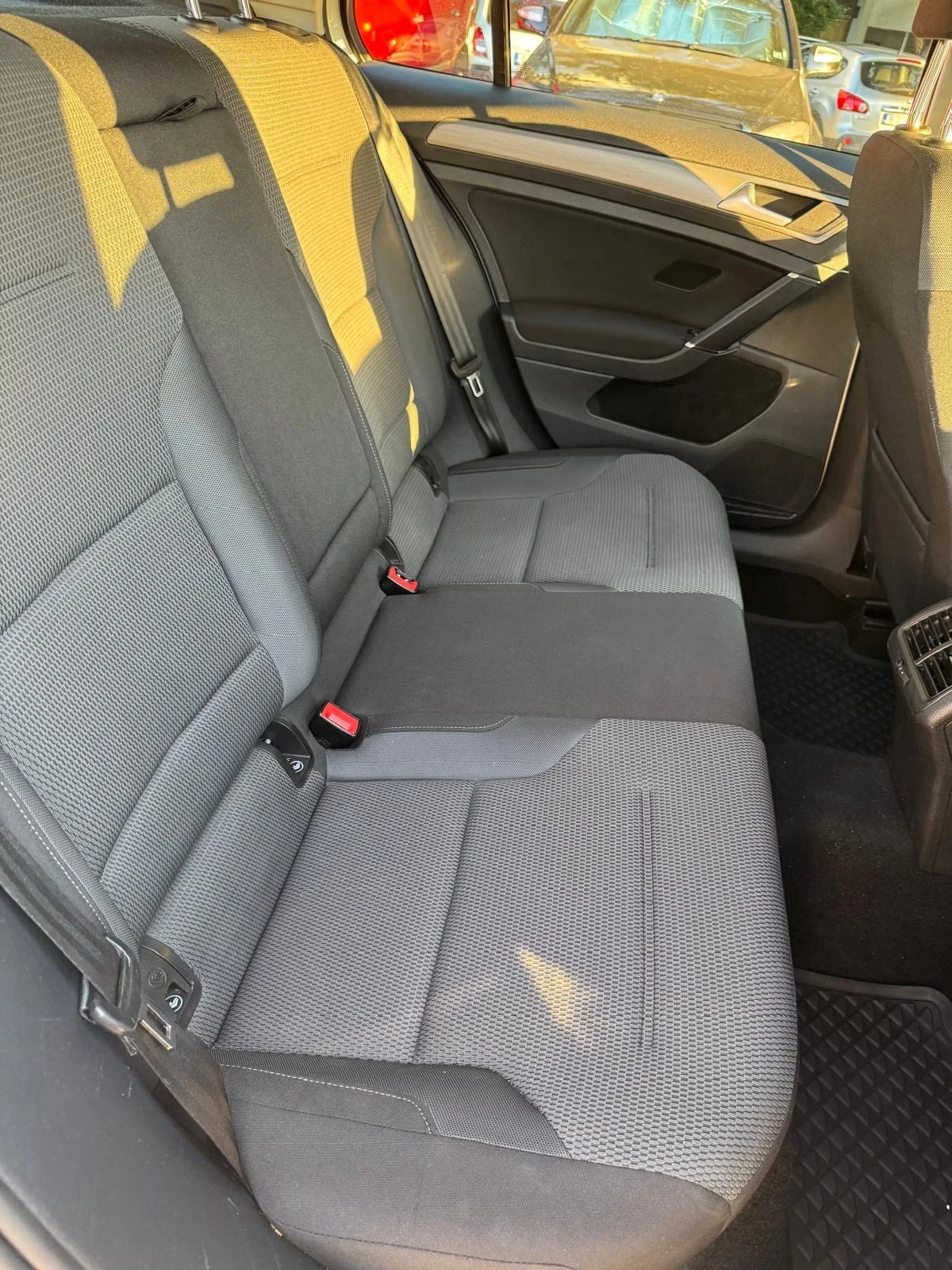VW Golf Comfortline 1.6TDI BMT - изображение 6