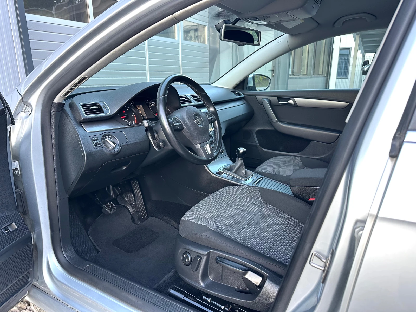 VW Passat 2.0TDI НАВИ ФЕЙСЛИФТ ТОП СЪСТОЯНИЕ - изображение 8