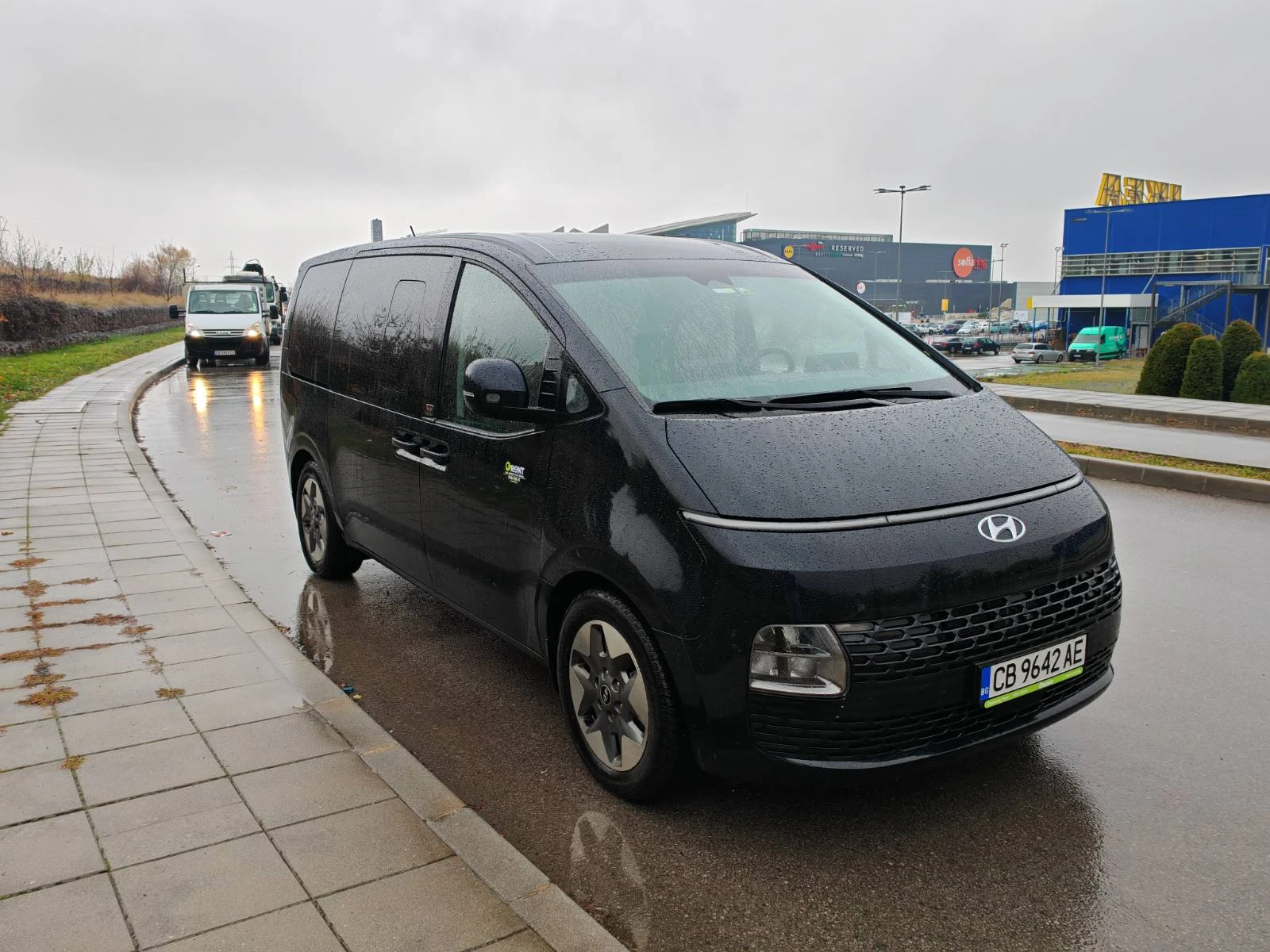 Hyundai Staria 5900лв за получаване, 2.2 CRDi 4x4 8+ 1м автомат - изображение 3