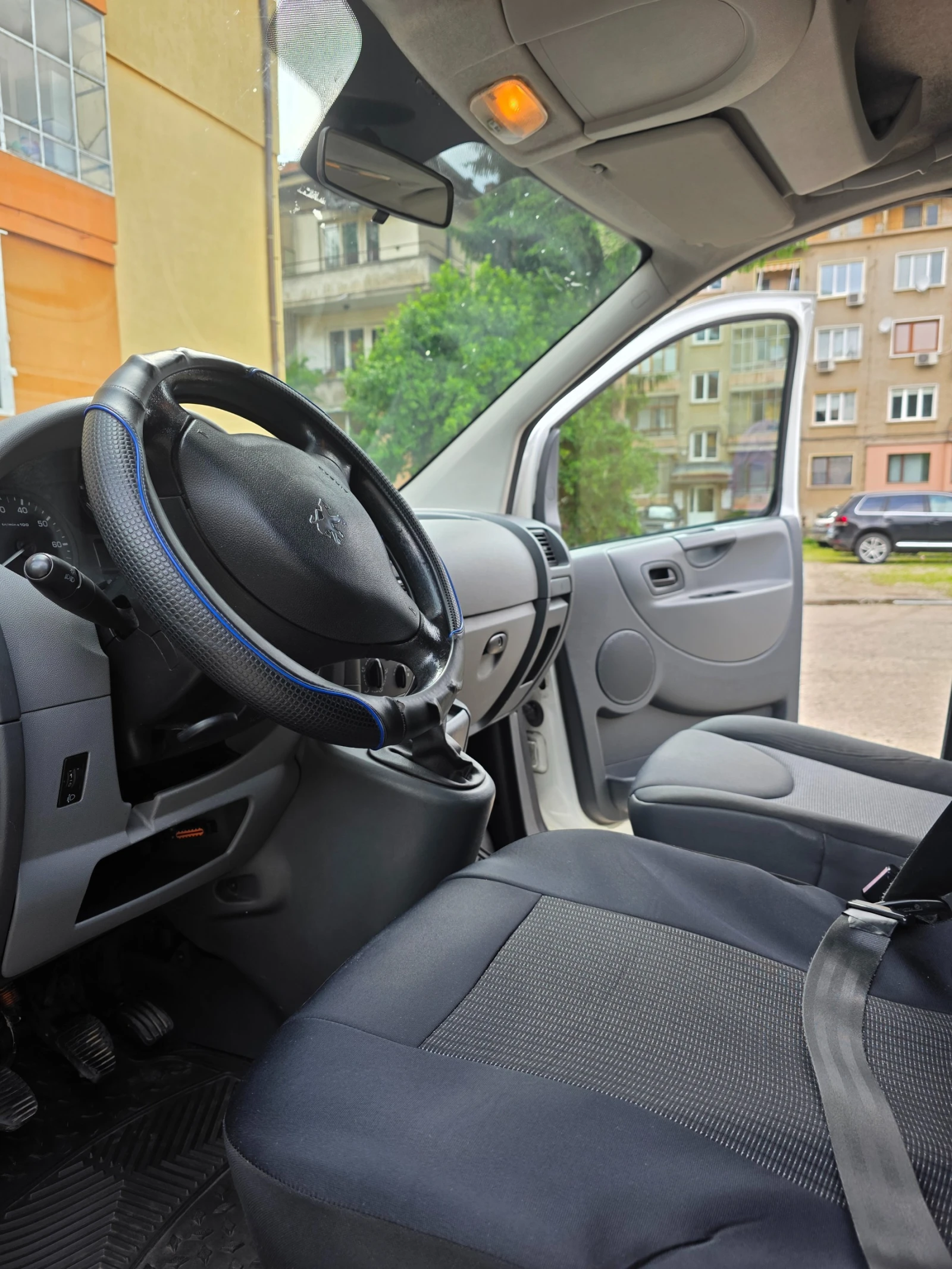 Peugeot Expert товарен, снимка 9 - Автомобили и джипове - 54843844