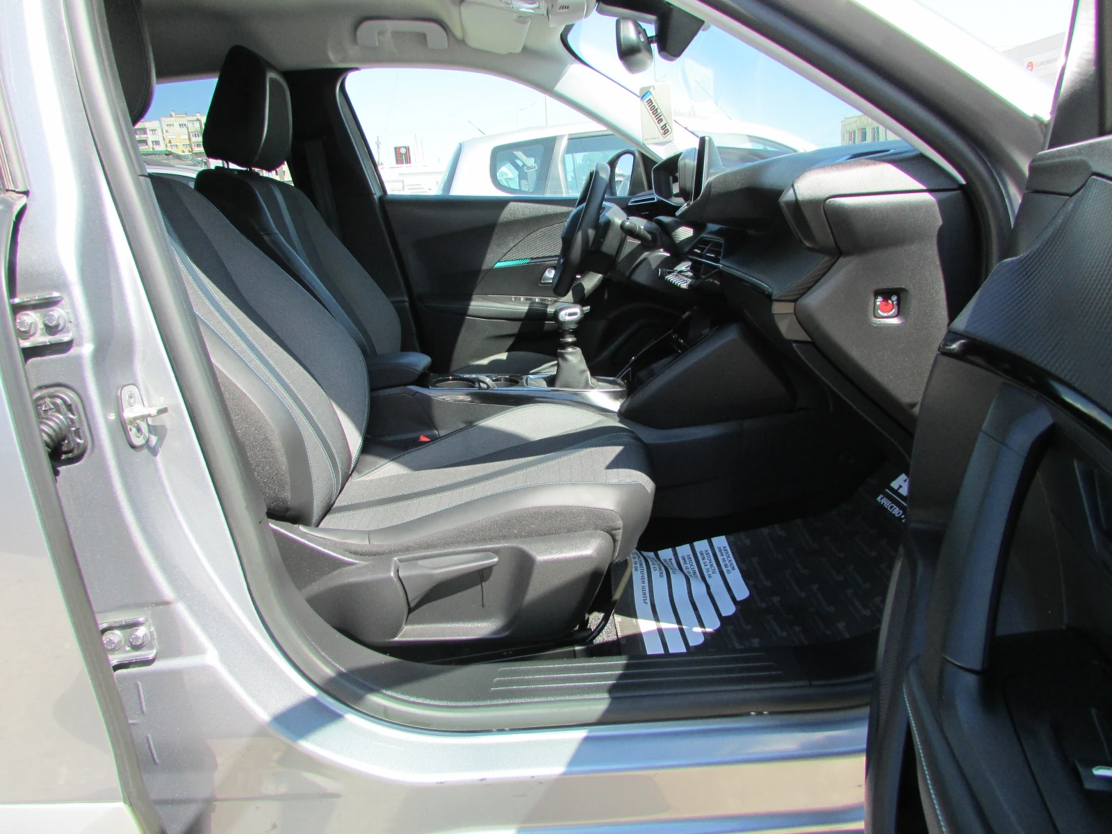 Peugeot 2008 1.2 PureTech EU6D, снимка 10 - Автомобили и джипове - 55071968