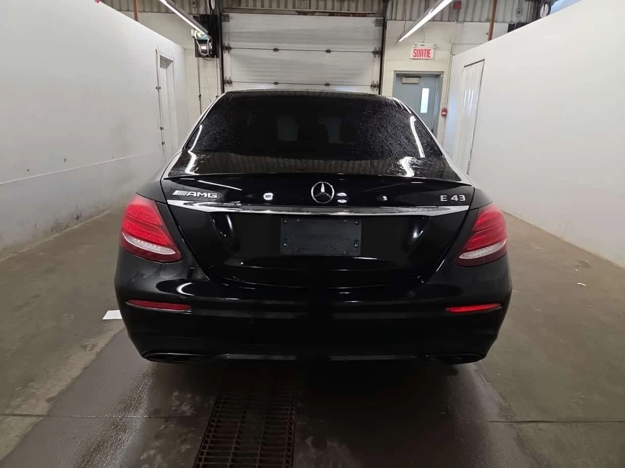 Mercedes-Benz E 43 AMG /360/BURMESTER/ЦЕНА ДО БЪЛГАРИЯ/АМБИЕНТ/ 2 КЛЮЧА , снимка 17 - Автомобили и джипове - 55206725