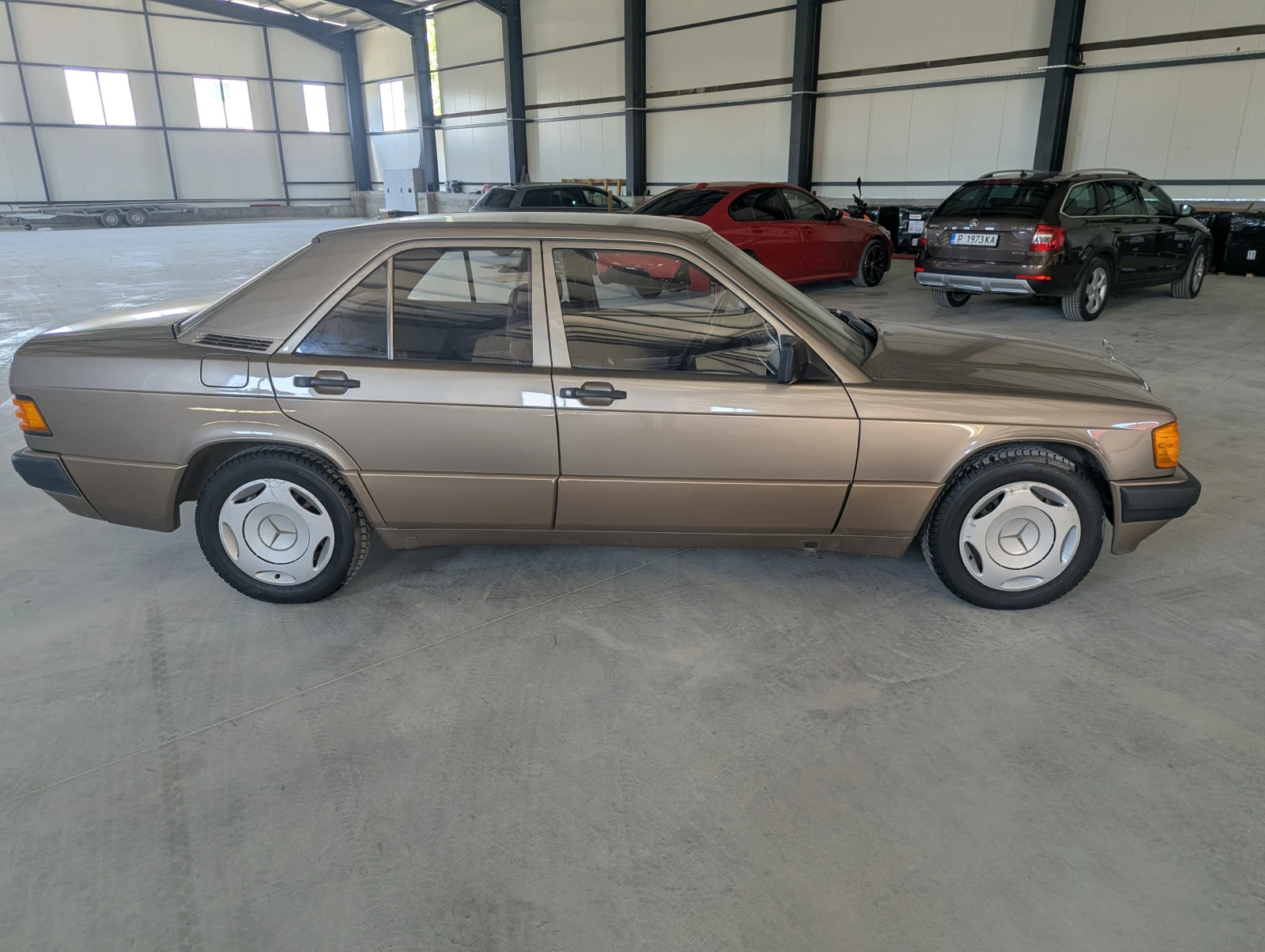Mercedes-Benz 190 190 2.0 бензин, снимка 4 - Автомобили и джипове - 55235406