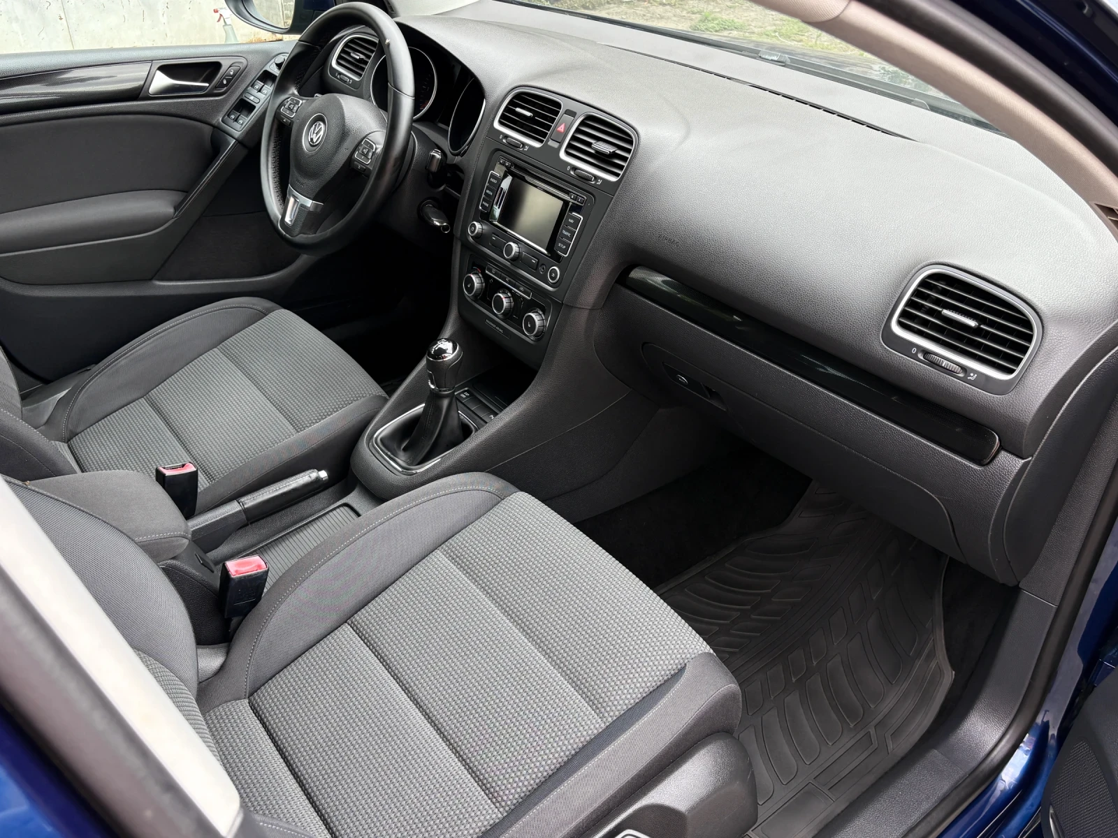 VW Golf 6. 1.6TDI Навигация* , снимка 8 - Автомобили и джипове - 55432613