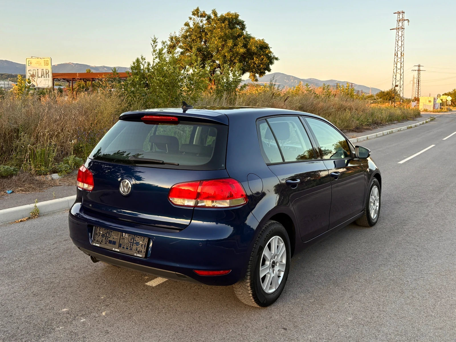 VW Golf 6. 1.6TDI Навигация* , снимка 4 - Автомобили и джипове - 55432613