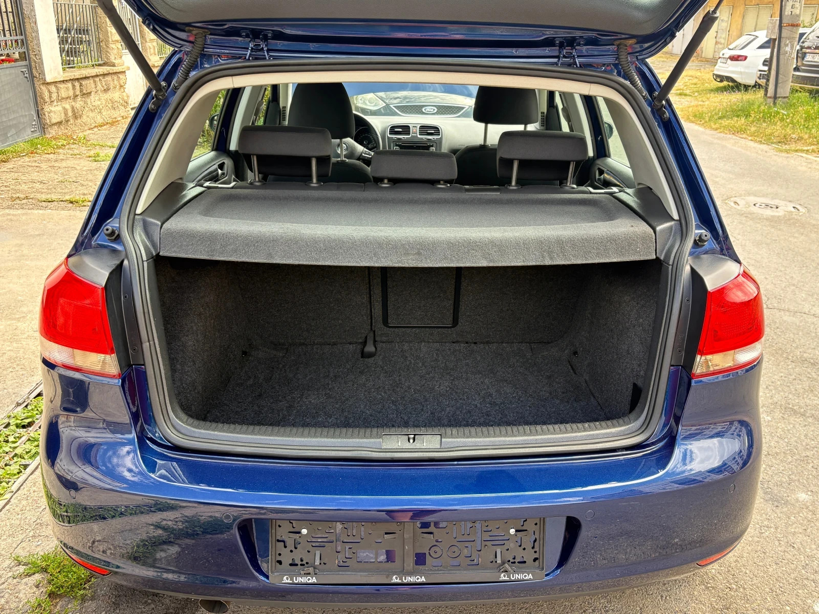 VW Golf 6. 1.6TDI Навигация* , снимка 13 - Автомобили и джипове - 55432613