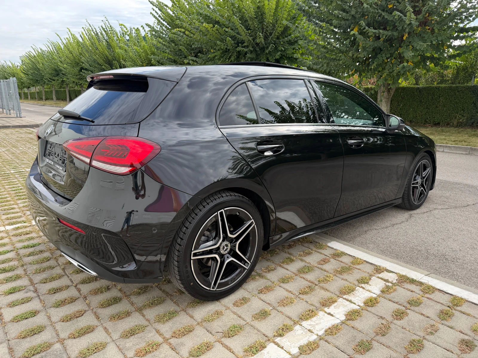 Mercedes-Benz A 200 d AMG PANO NIGHT LED НАВИГАЦИЯ КОЖА КАМЕРА ТОП   , снимка 4 - Автомобили и джипове - 56087192