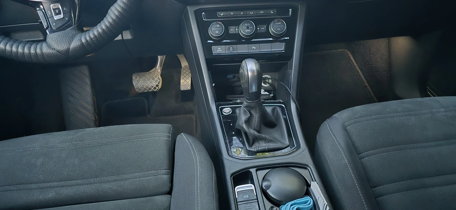 VW Touran 2.0 TDI Highlain, снимка 15 - Автомобили и джипове - 56377694