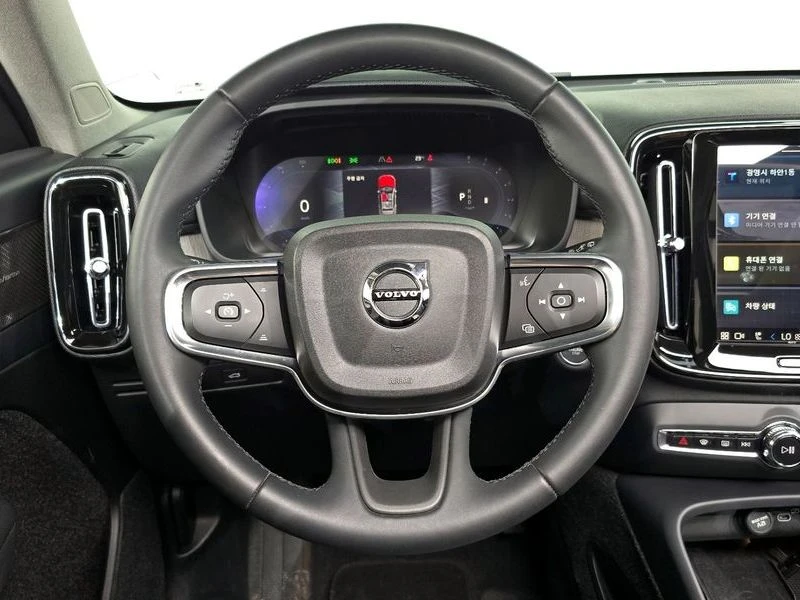 Volvo XC40 2.0 Automatic, снимка 13 - Автомобили и джипове - 55813094