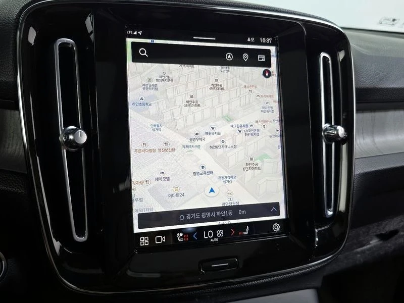 Volvo XC40 2.0 Automatic, снимка 14 - Автомобили и джипове - 55813094