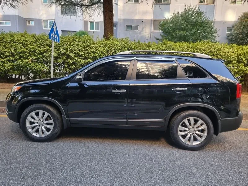 Kia Sorento R Diesel 2.0 2Wd Limited Luxury, снимка 2 - Автомобили и джипове - 55948572