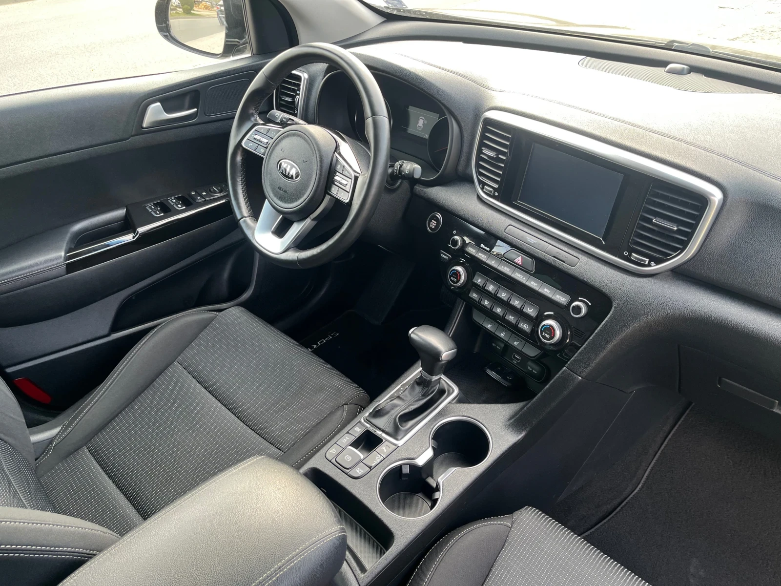 Kia Sportage 1.6 Turbo 4x4 Top, снимка 9 - Автомобили и джипове - 53884416