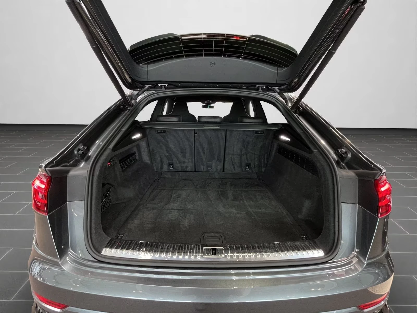 Audi RSQ8 Face* Carbon* B&O* HuD* Pano, снимка 15 - Автомобили и джипове - 55241423