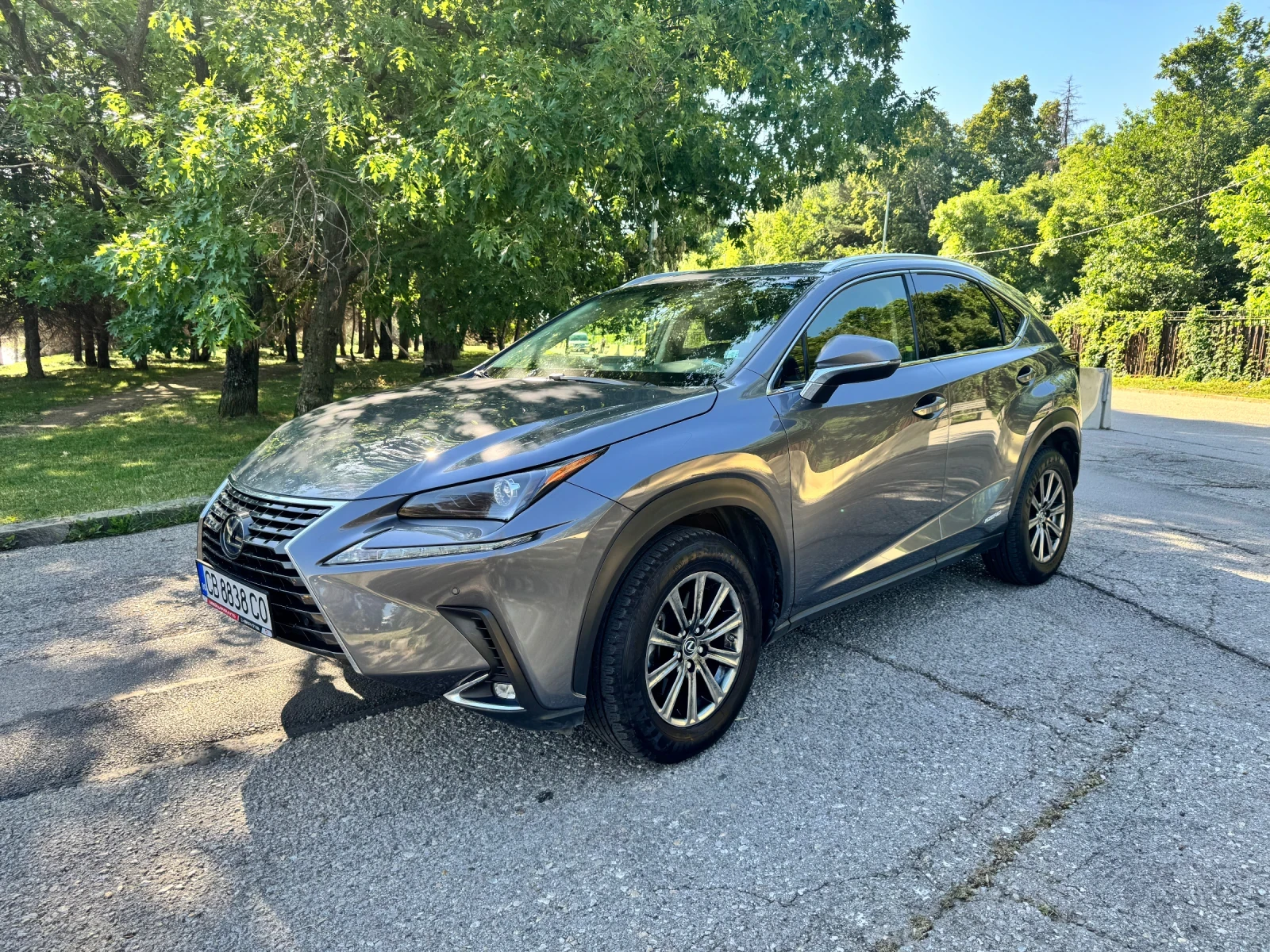 Lexus NX 300h Хибрид!Всички екстри!Реални км!, снимка 2 - Автомобили и джипове - 55293953