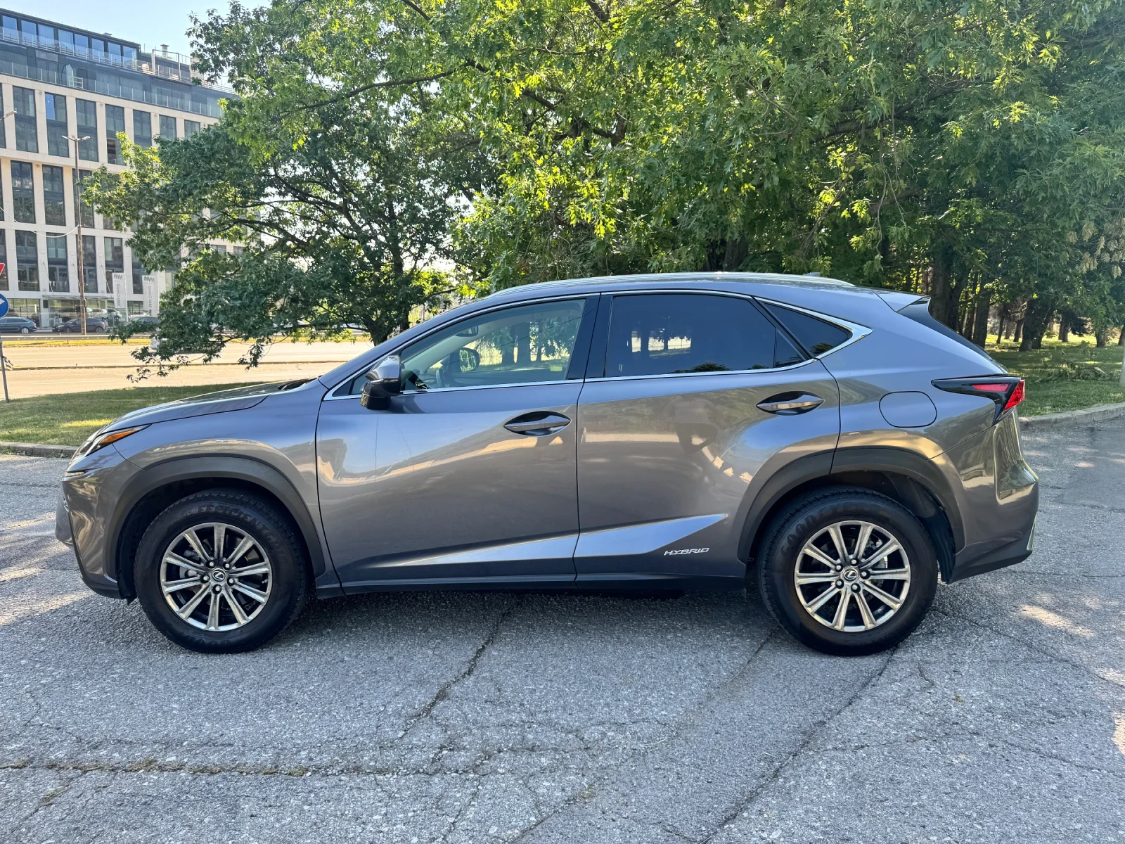Lexus NX 300h Хибрид!Всички екстри!Реални км!, снимка 8 - Автомобили и джипове - 55293953