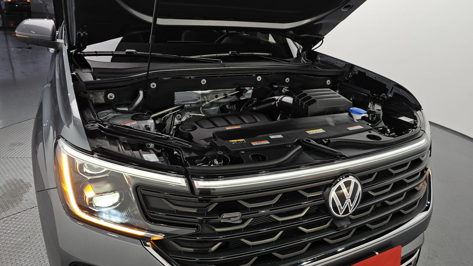 VW Atlas 2.0 TSI* МАСАЖ* 360* HUD* BLIND SPOT* ЛЮК* КРАЙНА , снимка 6 - Автомобили и джипове - 55983919