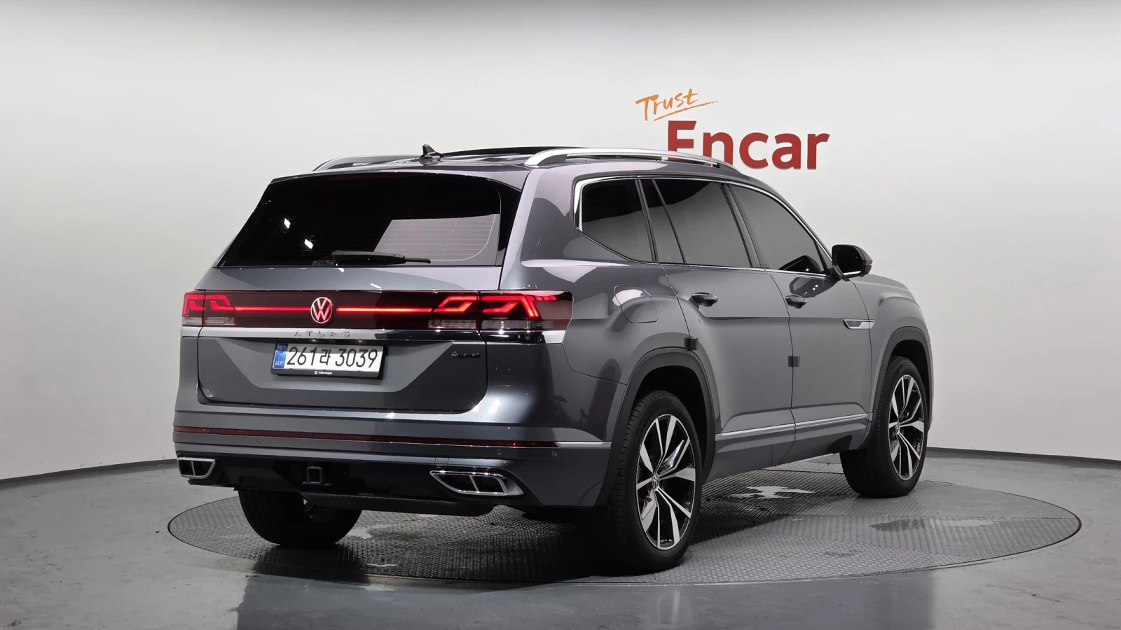 VW Atlas 2.0 TSI* МАСАЖ* 360* HUD* BLIND SPOT* ЛЮК* КРАЙНА , снимка 2 - Автомобили и джипове - 55983919