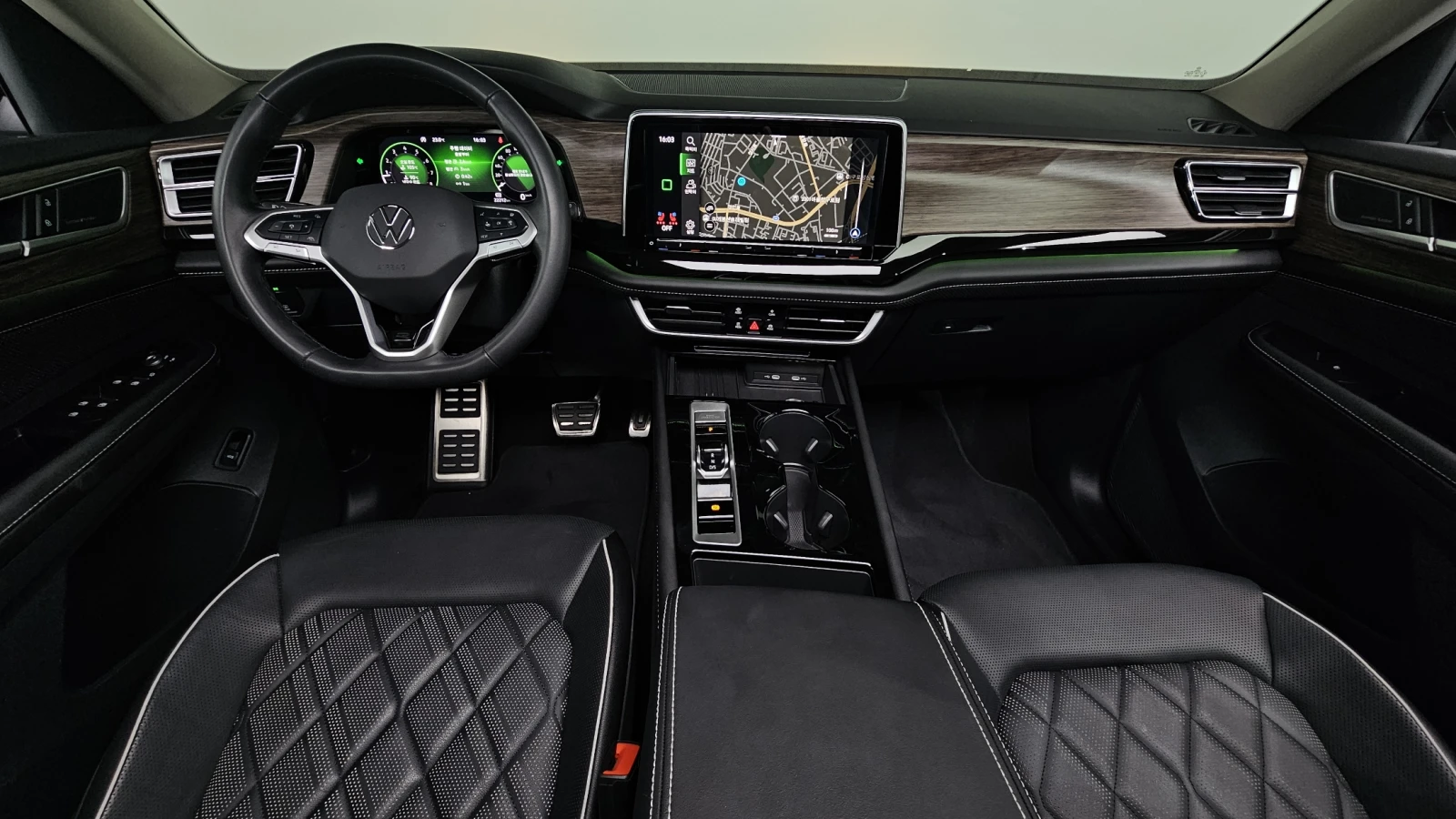 VW Atlas 2.0 TSI* МАСАЖ* 360* HUD* BLIND SPOT* ЛЮК* КРАЙНА , снимка 7 - Автомобили и джипове - 55983919